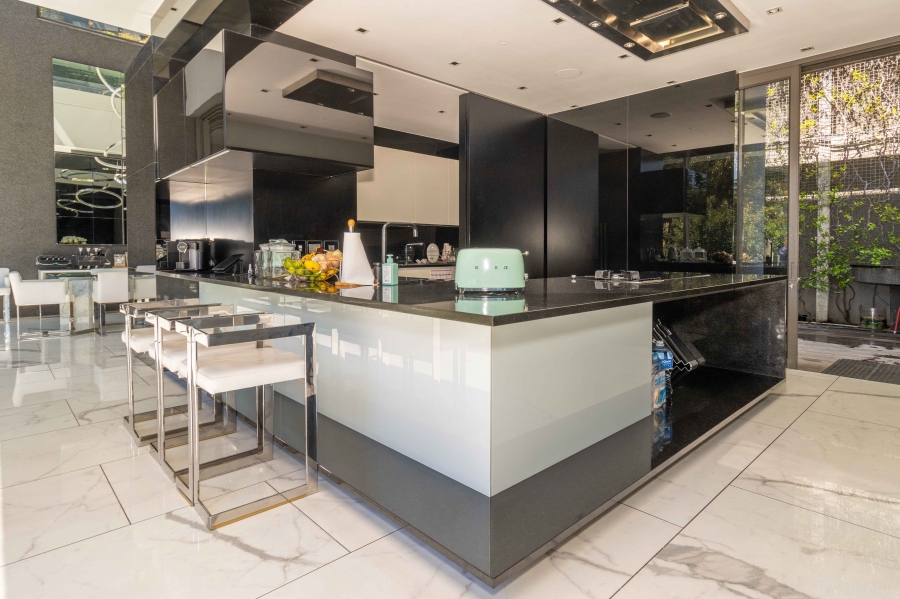 5 Bedroom Property for Sale in Clifton Western Cape